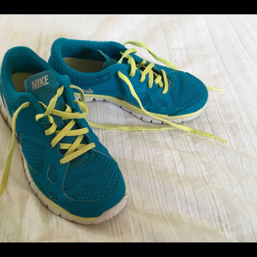 Nike gently used.......Great color!